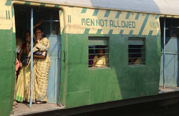 A Matribhumi Train és női utasai