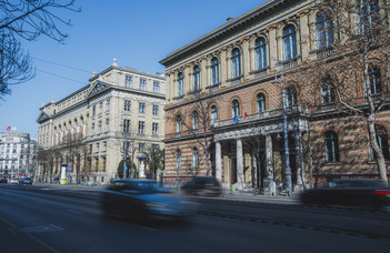 Faragott baglyok, zsiráfcsontváz és a Gólyavár (We love Budapest)